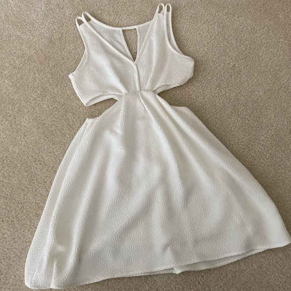 BCBGeneration White Cutout Dress in XS - Picture 4 of 4